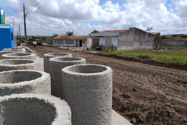 SECRETÁRIO VISITA AS OBRAS NO POVOADO TABOCAS