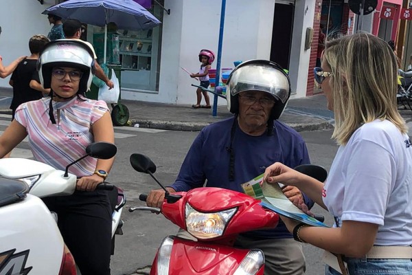 BLITZ AMBIENTAL ABORDA MOTORISTAS NO CENTRO DE ITABAIANA