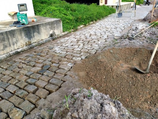 SECRETARIA DE OBRAS REALIZA REPARO E MANUTENÇÃO DE CALÇAMENTO