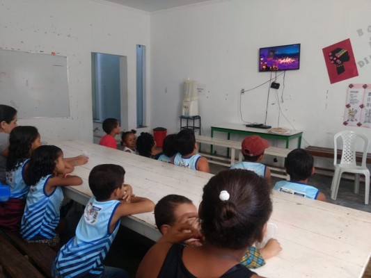 DIA DE FILME PARA CRIANÇAS DO GRUPO BRINCANDO PARA CRESCER