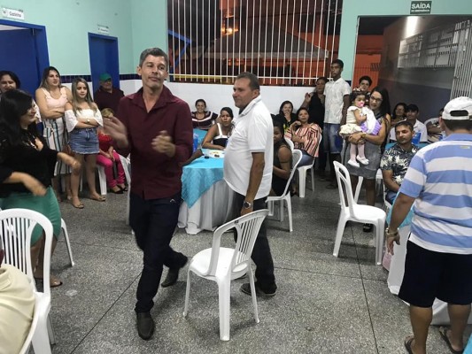 CRECHE VOVÓ NININHA COMEMORA DIA DOS PAIS COM GRANDE FESTA