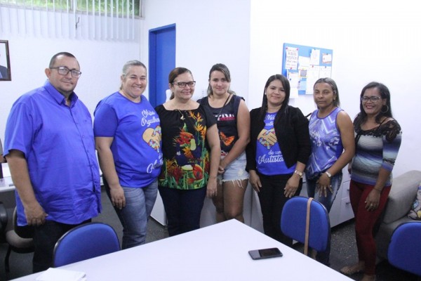 SECRETÁRIA DE SAÚDE SE REÚNE COM MÃES DE AUTISTAS