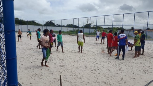 CHURRASCO E FUTEBOL NA COMEMORAÇÃO AO DIA DOS PAIS NA ESCOLA MUNICIPAL DA TABOCA