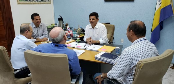 PREFEITO FIRMA APOIO NA CONSTRUÇÃO DE RÓTULA PARA A CEASA