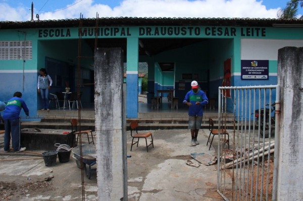 ESCOLAS DO POVOADO SERRA E DO PÉ DO VEADO RECEBEM MELHORIAS NA INFRAESTRUTURA