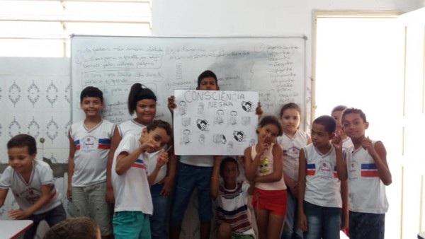 CONSCIÊNCIA NEGRA É DEBATIDA COM INTEGRANTES DO SCFV