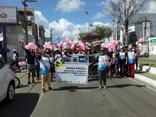 GRUPO LUZ E VIDA REALIZA CAMINHADA EM ALUSÃO AO OUTUBRO ROSA