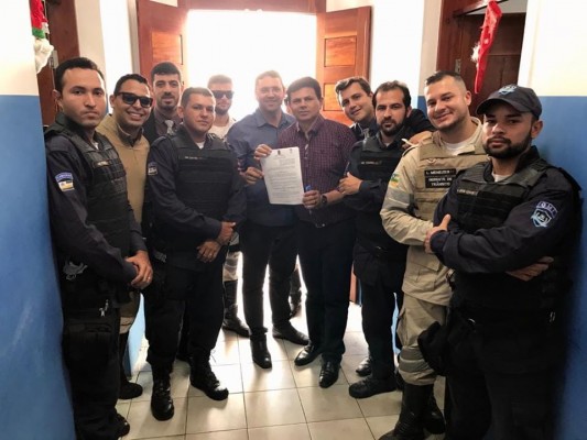 VALMIR SANCIONA LEI DE CARGOS E SALÁRIOS DA SMTT E DA GUARDA MUNICIPAL