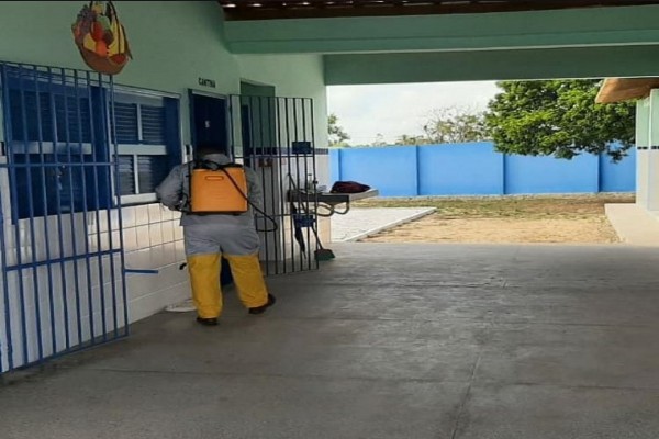 Escolas da rede municipal de ensino passam por dedetização