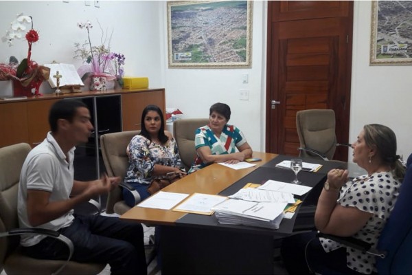 PREFEITA CARMINHA MENDONÇA REÚNE ONG AMBIENTAL E SECRETÁRIA MUNICIPAL DO MEIO AMBIENTE