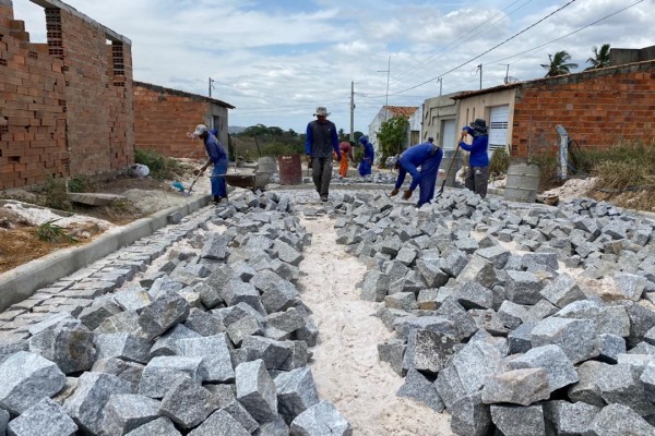 Ruas do Povoado Rio das Pedras são pavimentadas