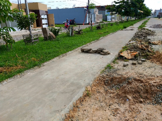 SECRETARIA DE OBRAS REALIZA MANUTENÇÃO DE ESPAÇOS PÚBLICOS