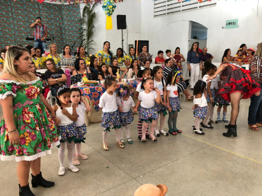 CRIANÇAS DOS CENTROS EDUCACIONAIS DO MUNICÍPIO DÃO UM SHOW EM FESTA JUNINA ORGANIZADA PELA PREFEITURA DE ITABAIANA