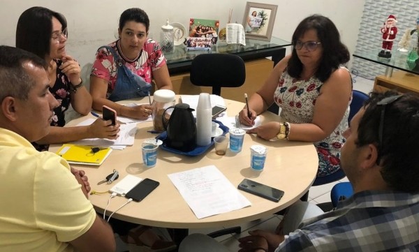 SECRETÁRIA OSANIR COSTA REALIZA REUNIÃO PARA PLANEJAR FESTEJO CARNAVALESCO DO SCFV⠀⠀