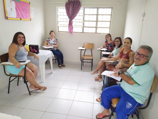 DIRETORES, PROFESSORE E SERVIDORES DE ESCOLAS MUNICIPAIS SE REÚNEM PARA TRAÇAR METAS DO ANO LETIVO DE 2020