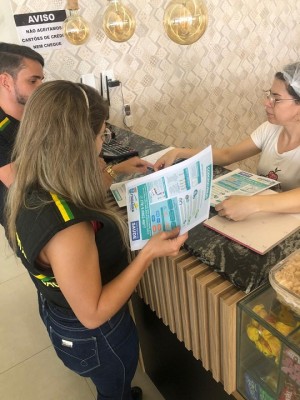 VIGILÂNCIA SANITÁRIA FAZ INSPEÇÕES NO COMÉRCIO PARA ESTABELECER MEDIDAS DE PREVENÇÃO AO CORONAVÍRUS