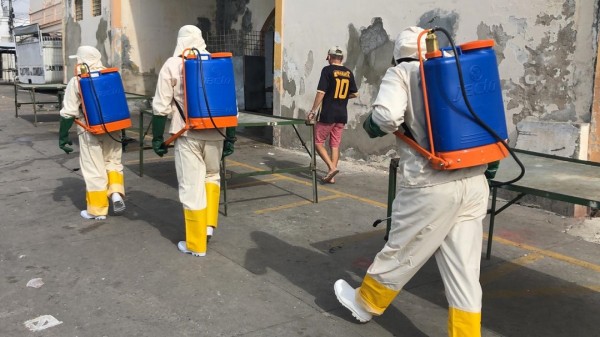 BANCAS DA FEIRA LIVRE DE ITABAIANA RECEBEM HIGIENIZAÇÃO PARA PREVENÇÃO CONTRA O CORONAVÍRUS
