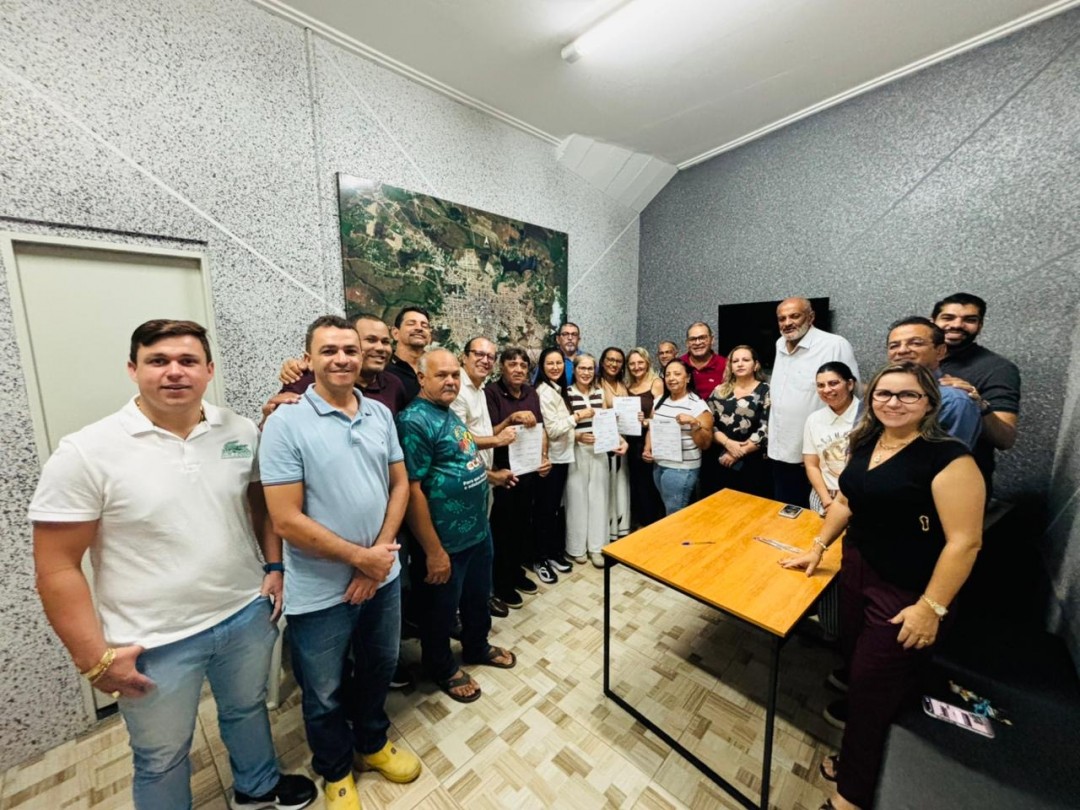 Prefeitura de Itabaiana assina quatro ordens de serviço para obras voltadas ao esporte e à educação