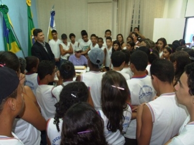 Valmir de Francisquinho recebe visita de alunos da rede municipal de ensino
