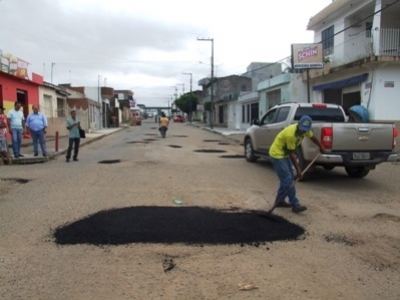 Bairro Marianga tem malha asfáltica recuperada pela prefeitura