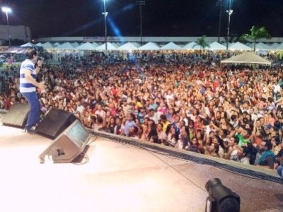 Itabaiana 125 anos: show de Regis Danese emociona itabaianenses na praça de Eventos