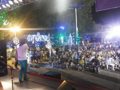 População Prestigia apresentações da Praça Fausto Cardoso