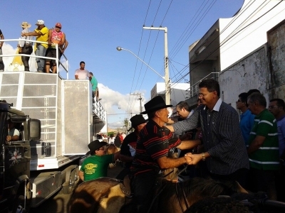 Prefeito Participa de Procissão em Queimadas e Cavalgada em Ribeirópolis