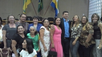 Mulheres recebem Certificados de Cursos