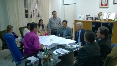 Prefeito Assina contrato de liberação da verba para a construção do Centro de Iniciação ao Esporte