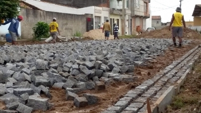 Prefeitura Realiza Calçamento no Bairro Marianga