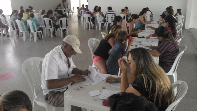 Beneficiários do Recanto da Serra I Assinam Contratos