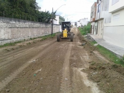 Prefeitura realiza obras de pavimentação em ruas da cidade