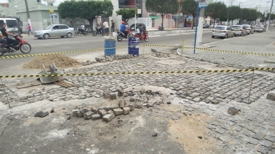 Prefeitura trabalha na recuperação de ruas danificadas com as chuvas