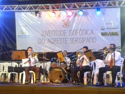 Sociedade Itabaianense Prestigia Concertos Natalinos na Praça Fausto Cardoso