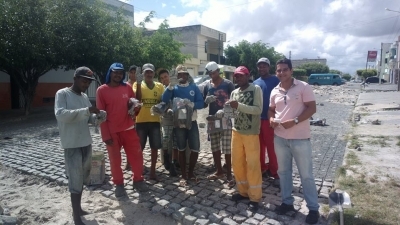 Prefeitura Entrega Kits de EPIs e Realiza Recuperação Asfáltica em Ruas da Cidade