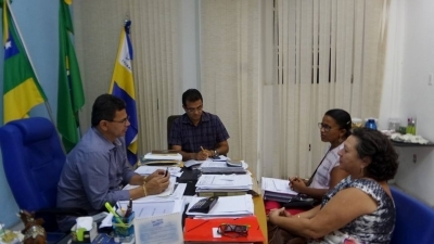 Prefeito Valmir de Francisquinho recebe Dirigentes do Sintese