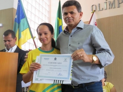 Prefeitura entrega certificados de Curso