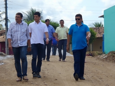 Prefeito, Vereadores e Secretários Visitam Obra do Povoado Agrovila