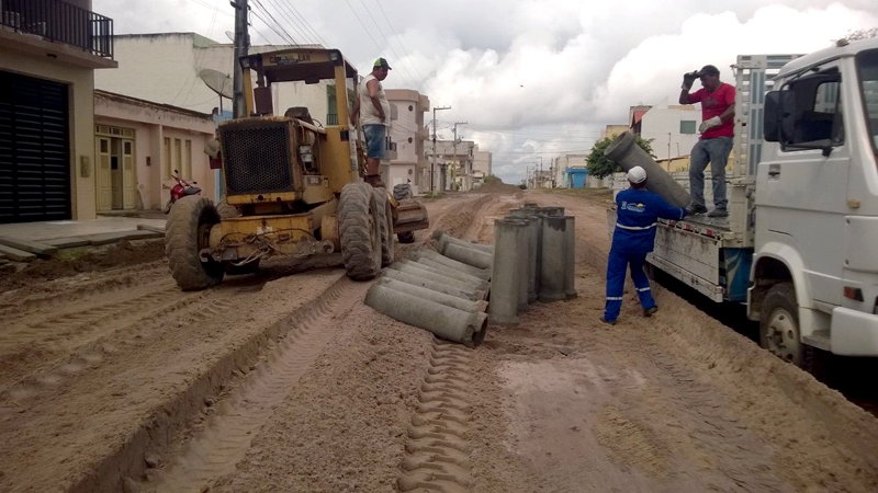 A Prefeitura de Itabaiana, através da Secretaria de Obras deu início aos trabalhos de colocação de rede de esgoto e pavimentação da Av. Pedro Garcia Moreno