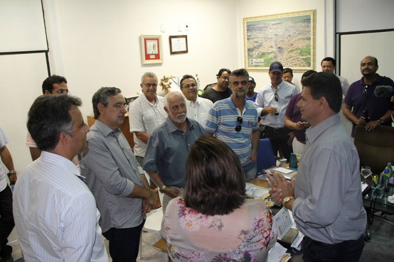 Prefeito Valmir discute melhorias e adequações para a BR-235