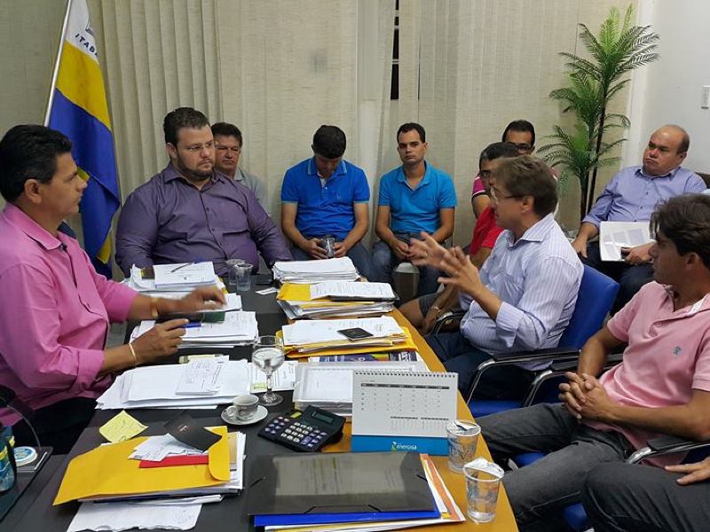 Prefeito Valmir se reúne com empresários