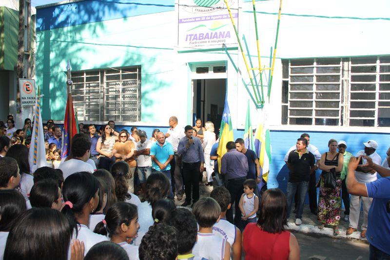 ESCOLAS MUNICIPAIS, ESTADUAIS E PARTICULARES PARTICIPAM DE SOLENIDADE DA SEMANA DA PÁTRIA