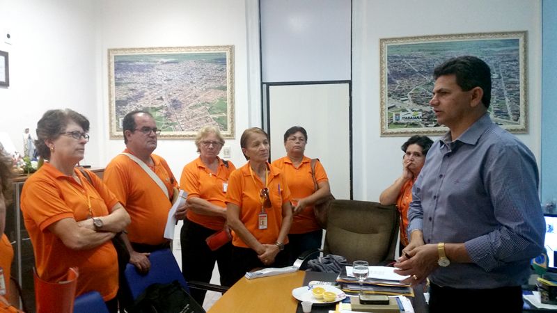 PREFEITO VALMIR RECEBE VOLUNTÁRIOS DA AMO E GARANTE SUA PARTICIPAÇÃO EM CAMPANHA
