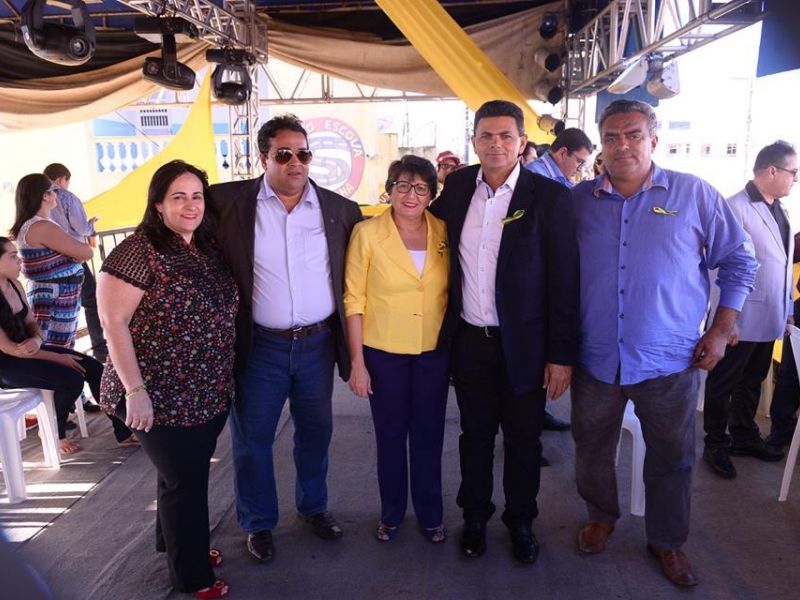 Desfile Cívico Encanta a População que estava na Avenida