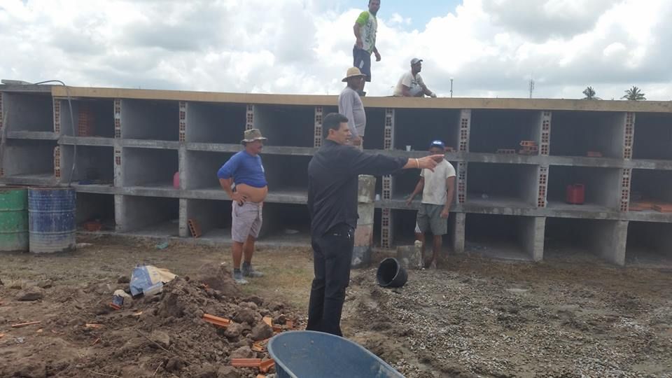 PREFEITO VALMIR VISITA OBRAS DE AMPLIAÇÃO DO CEMITÉRIO DO BAIRRO CAMPO GRANDE