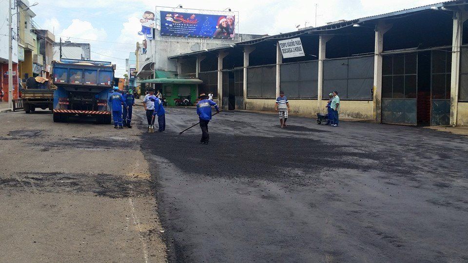 Prefeitura realiza a recuperação da pavimentação asfáltica do Mercado Hortifrutigranjeiro