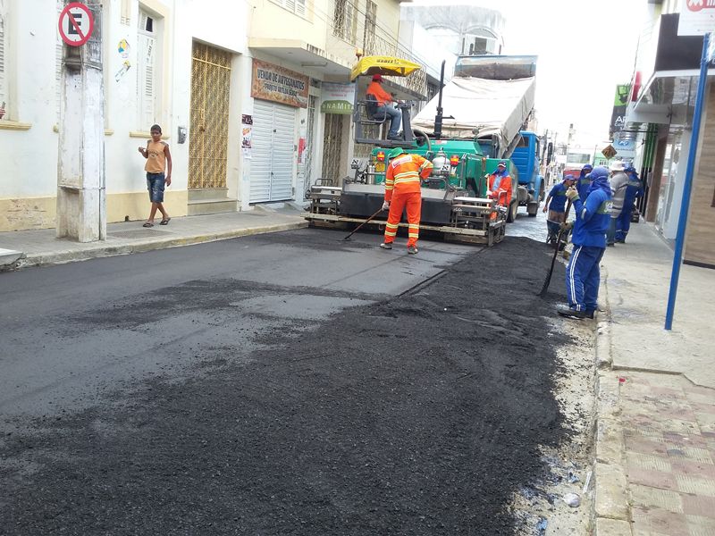 Recapeamento asfáltico do centro comercial