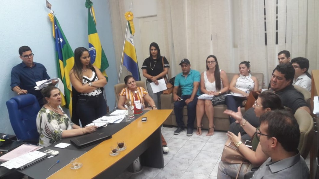 PREFEITA CARMINHA MENDONÇA REÚNE SECRETÁRIOS MUNICIPAIS