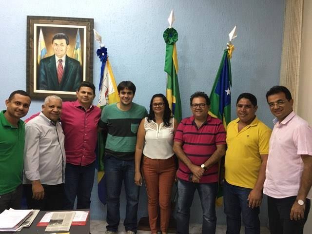 PREFEITO VALMIR DE FRANCISQUINHO RECEBE VEREADORES DA CIDADE DE ITAPORANGA D&amp;039;AJUDA.