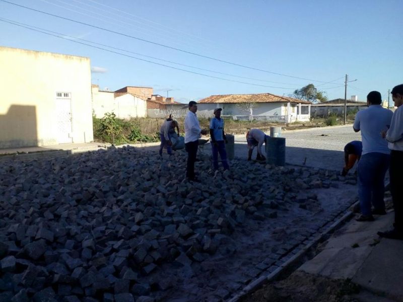 VALMIR VISITA OBRAS NO MUNICÍPIO